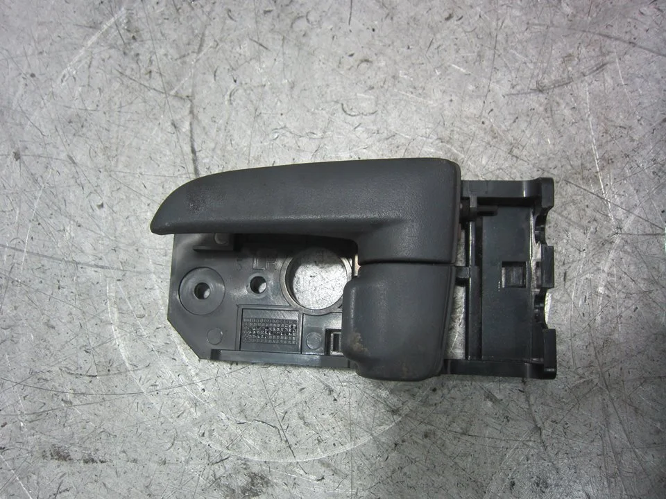 Foto de MANETA INTERIOR DELANTERA IZQUIERDA KIA CERATO (LD) 1.6 CAT (105 CV / 77 KW) referencia 82613LD000