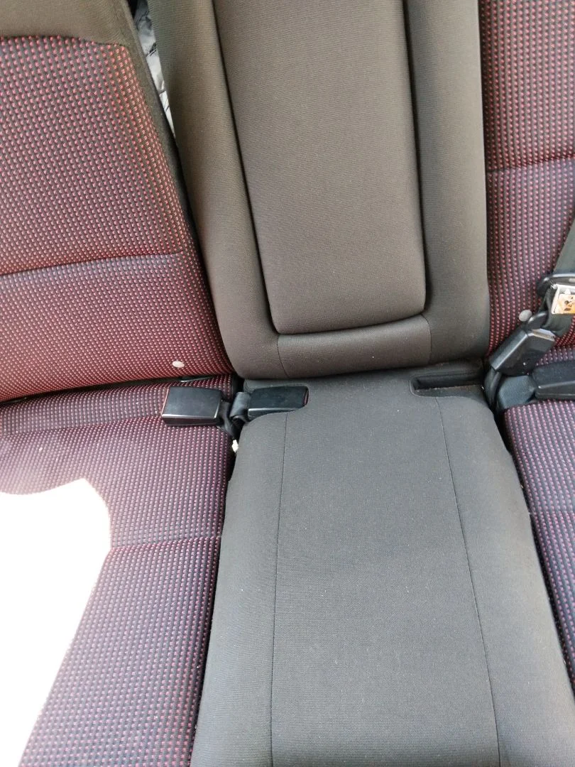Foto de ENGANCHE CINTURON TRASERO CENTRAL MAZDA 3 BERLINA (BK) 1.6 16V CAT (105 CV / 77 KW)