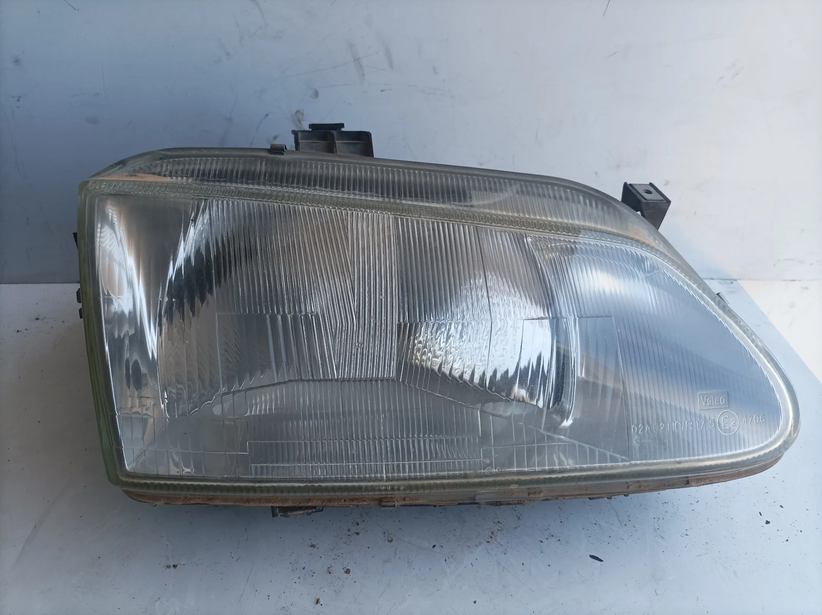 Foto de FARO DERECHO RENAULT MEGANE I FASE 2 BERLINA (BA0) 1.9 Diesel (64 CV / 47 KW) referencia 7700861463