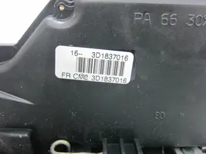 Foto de CERRADURA PUERTA DELANTERA DERECHA VOLKSWAGEN GOLF V (1K1)(10.2003) referencia 3D1837016 foto 4