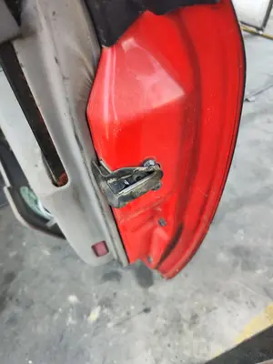 Foto de CERRADURA PUERTA DELANTERA DERECHA AUDI A3 (8L) 1.9 TDI (110 CV / 81 KW) referencia 8L1837016D
