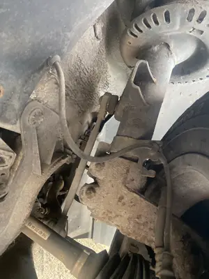 Foto de BRAZO SUSPENSION DELANTERO IZQUIERDO VOLKSWAGEN T5 TRANSPORTER BUS (7H) 2.5 TDI (131 CV / 96 KW)