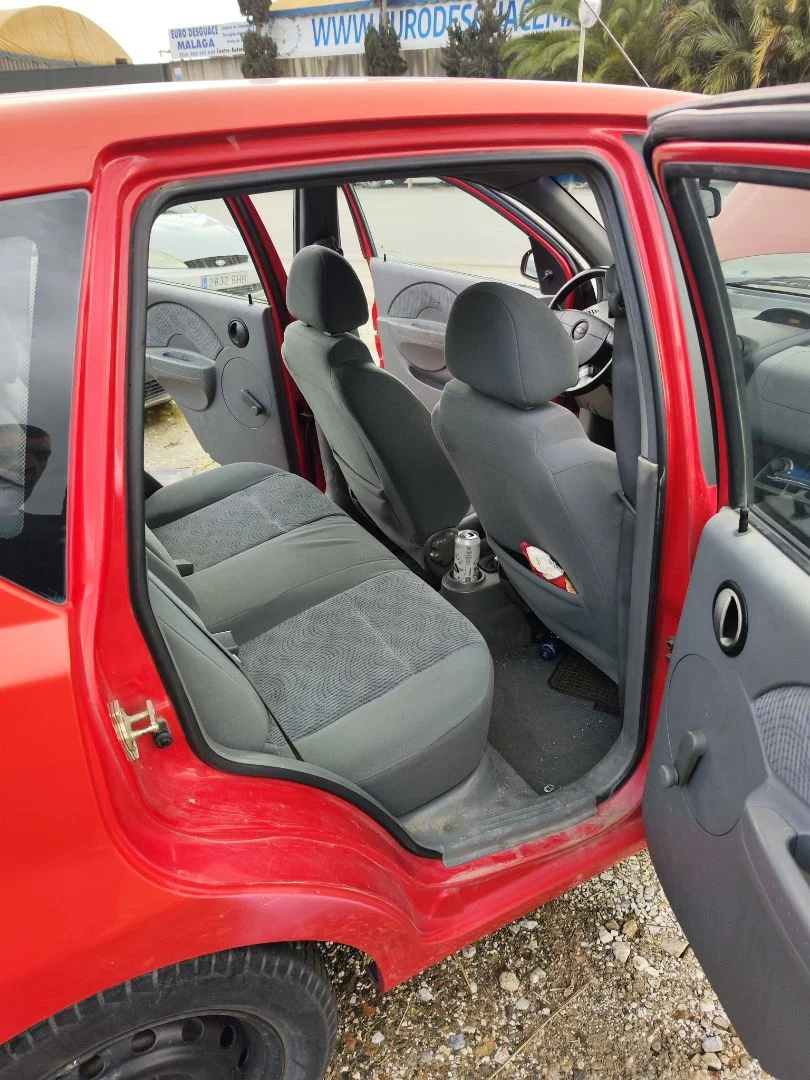 Foto de GOMAS CONTORNO PUERTA CHEVROLET KALOS 1.2 CAT (72 CV / 53 KW)