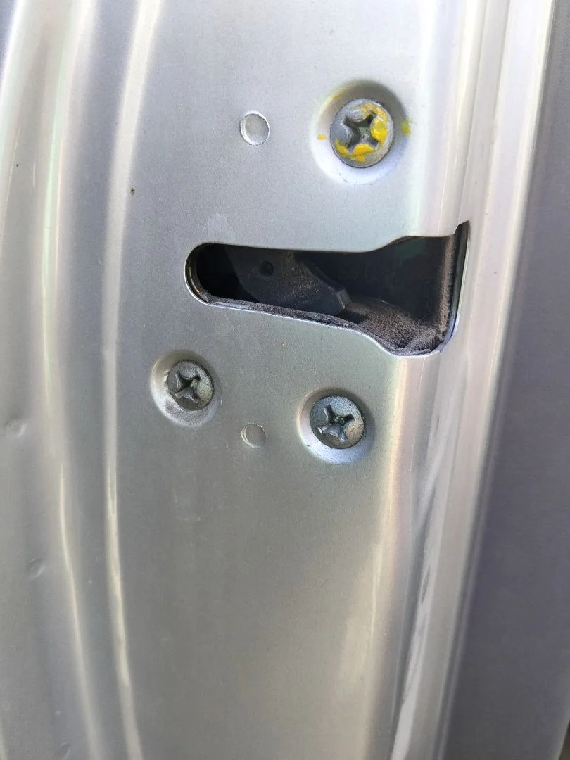 Foto de CERRADURA PUERTA DELANTERA IZQUIERDA NISSAN ALMERA TINO (V10M) 1.8 16V CAT (114 CV / 84 KW) referencia 80503BM670