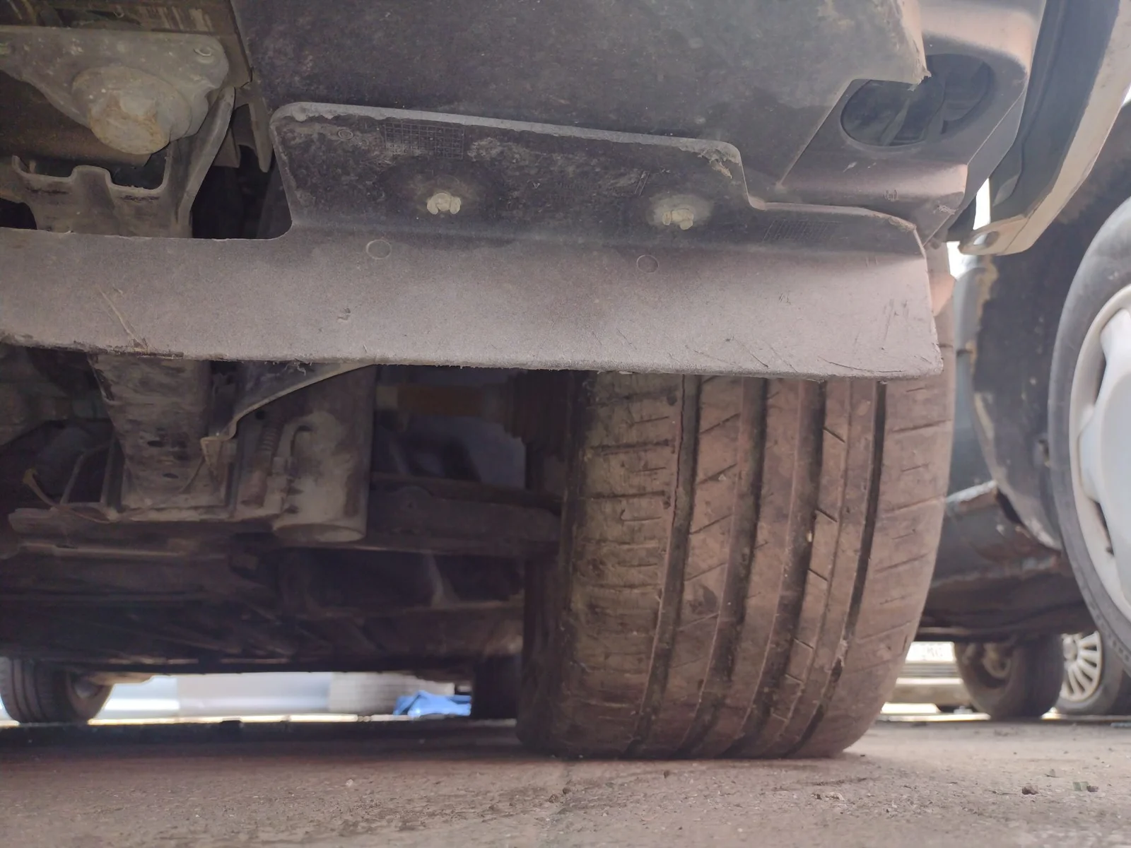 Foto de BRAZO SUSPENSION DELANTERO IZQUIERDO RENAULT MEGANE III BERLINA 5P 1.5 dCi Diesel CAT (86 CV / 63 KW)