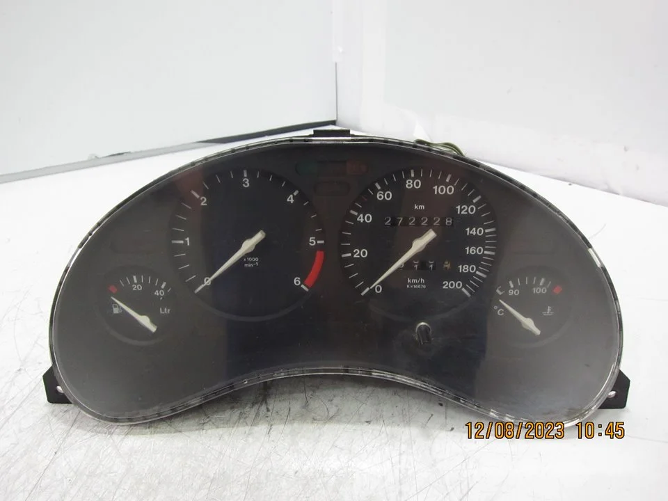 Foto de CUADRO INSTRUMENTOS OPEL CORSA B referencia 90534403