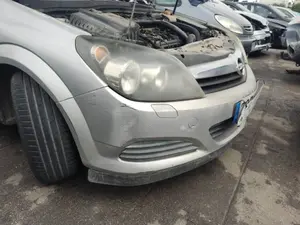 Foto de PARAGOLPES DELANTERO OPEL ASTRA H GTC 1.3 16V CDTI CAT (Z 13 DTH / L4I) (90 CV / 66 KW) foto 3