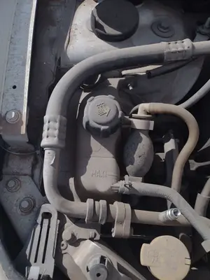 Foto de DEPOSITO EXPANSION RENAULT MEGANE III BERLINA 5P 1.5 dCi Diesel CAT (86 CV / 63 KW) referencia 217100005R