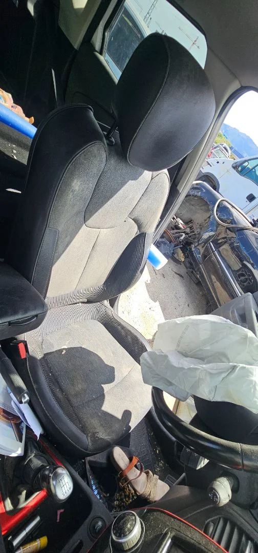 Foto de ASIENTO DELANTERO IZQUIERDO RENAULT CAPTUR I 1.5 dCi Diesel FAP (110 CV / 81 KW)