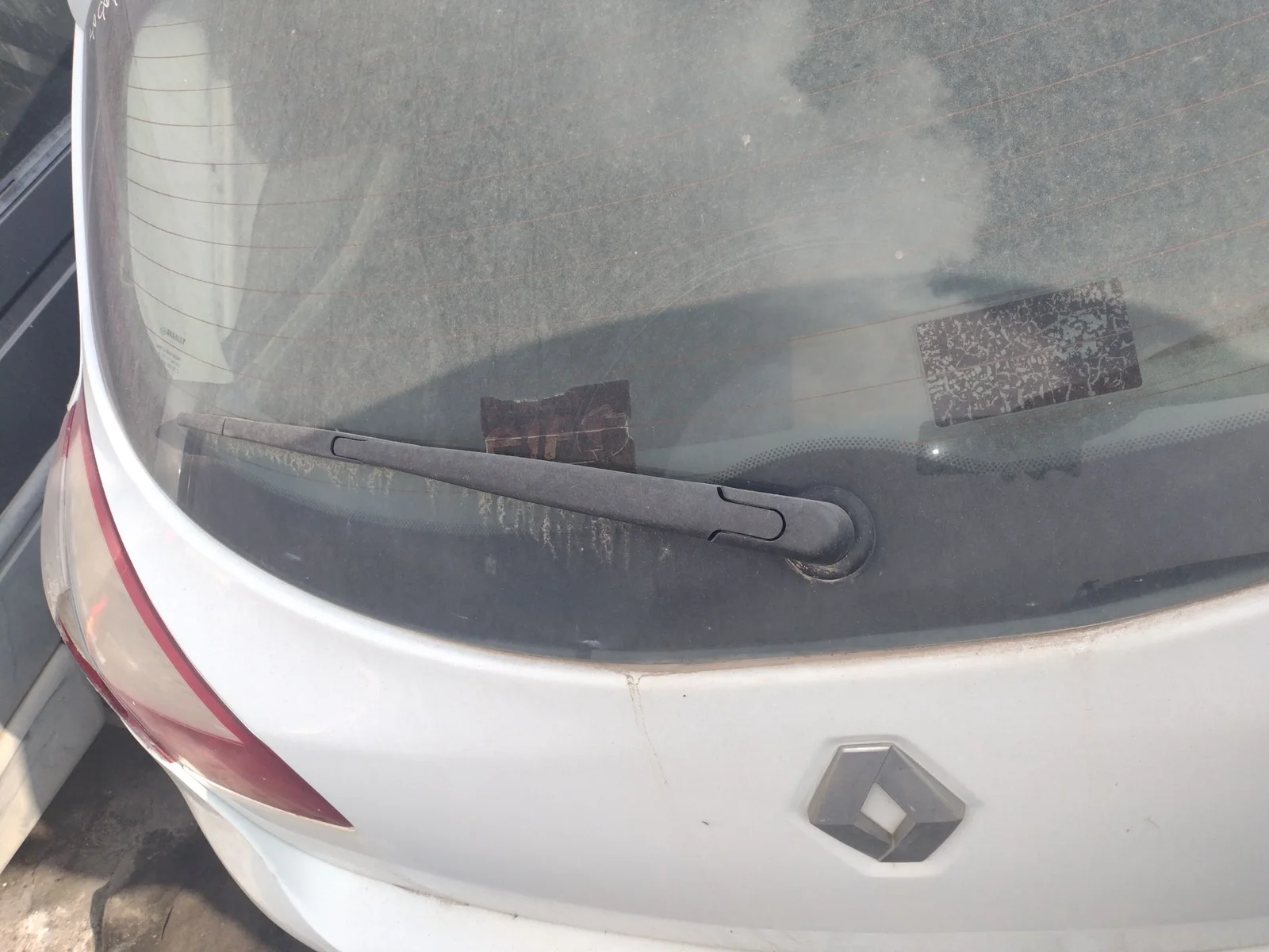 Foto de BRAZO LIMPIA TRASERO RENAULT MEGANE III BERLINA 5P 1.5 dCi Diesel CAT (86 CV / 63 KW) referencia 7701068740