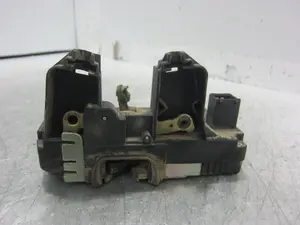 Foto de CERRADURA PUERTA TRASERA DERECHA OPEL ASTRA G BERLINA 1.6 (75 CV / 55 KW) referencia 90561158 foto 2