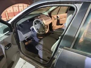 Foto de GOMAS CONTORNO PUERTA RENAULT SCENIC II (JM) 1.9 dCi Diesel (120 CV / 88 KW) referencia 7701475030