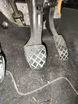 Foto de PEDAL FRENO VOLKSWAGEN POLO V (6R1) 1.2  (60 CV / 44 KW)