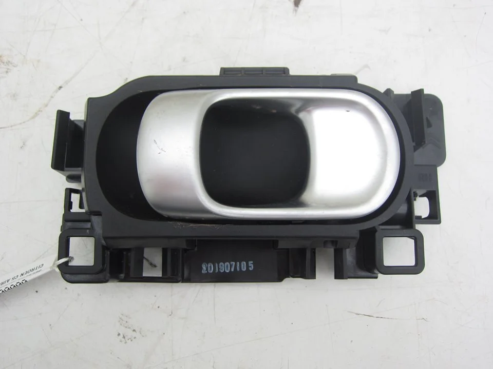 Foto de MANETA INTERIOR DELANTERA DERECHA CITROEN C5 AIRCROSS 1.2 12V e-THP / PureTech (131 CV / 96 KW) referencia 201907105