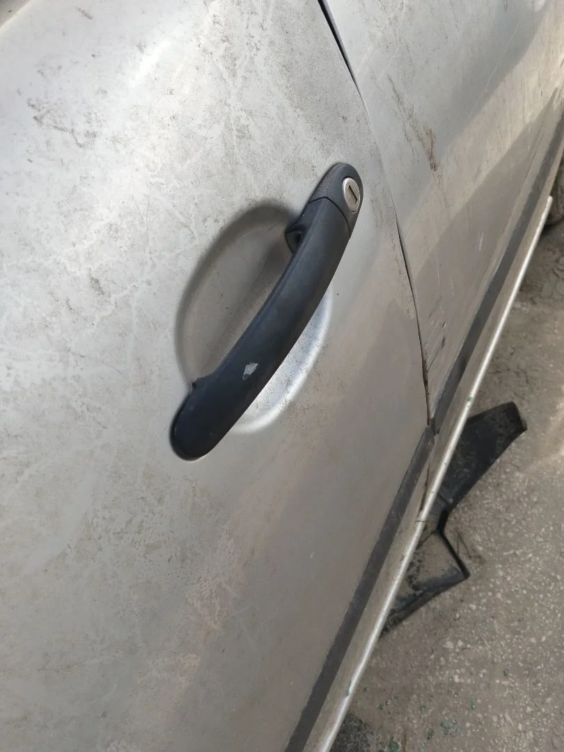 Foto de MANETA EXTERIOR DELANTERA IZQUIERDA SEAT IBIZA (6L1) 1.9 SDI (64 CV / 47 KW) referencia 3B0837207F FKZ