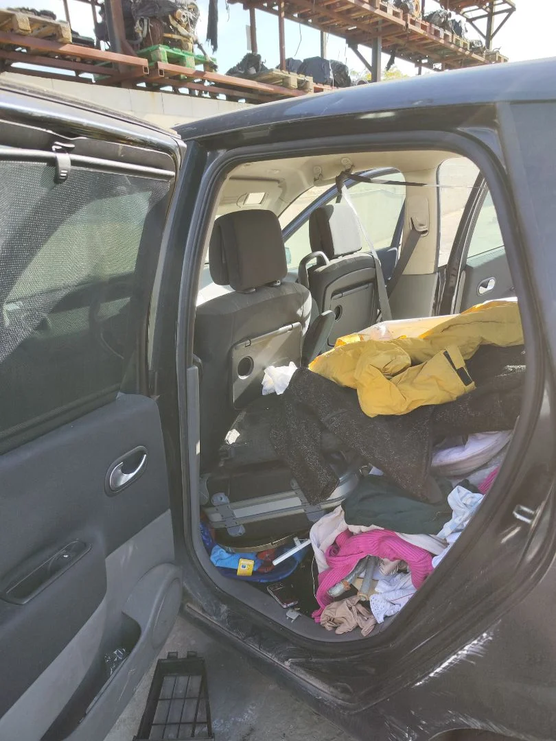 Foto de GOMAS CONTORNO PUERTA RENAULT SCENIC II (JM) 1.5 dCi Diesel (106 CV / 78 KW)