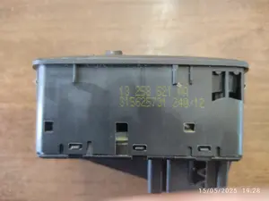 Foto de MANDO ELEVALUNAS DELANTERO IZQUIERDO OPEL CORSA D 1.4 16V CAT (A 14 XER / LDD) (101 CV / 74 KW) referencia 13258521AA foto 3