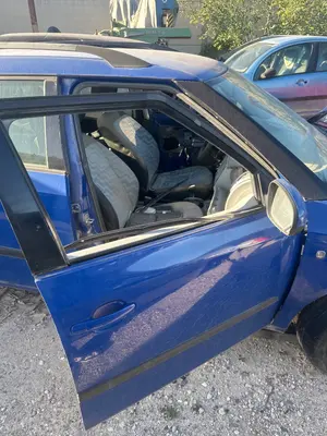 Foto de PUERTA DELANTERA DERECHA SKODA FABIA COMBI (5J5) 1.4 TDI (80 CV / 59 KW) referencia 5J6831056