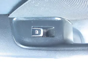 Foto de MANDO ELEVALUNAS TRASERO IZQUIERDO AUDI A3 SEDÁN (8VM) 2.0 16V TDI (150 CV / 110 KW) foto 2