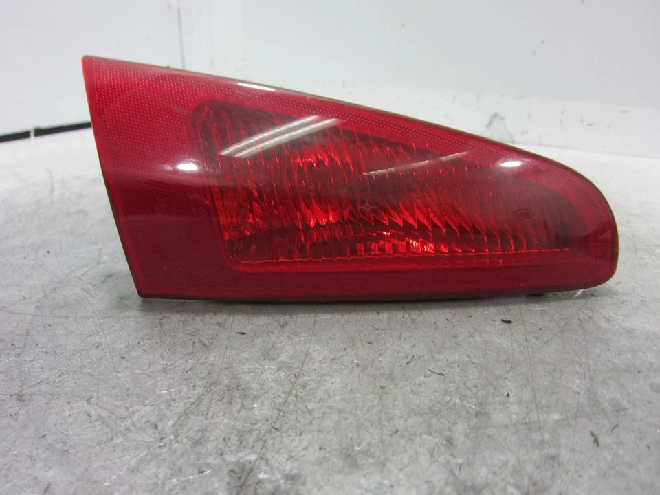 Foto de PILOTO TRASERO IZQUIERDO INTERIOR ALFA ROMEO 147 (190) 1.9 JTD CAT (101 CV / 74 KW) referencia 60693792