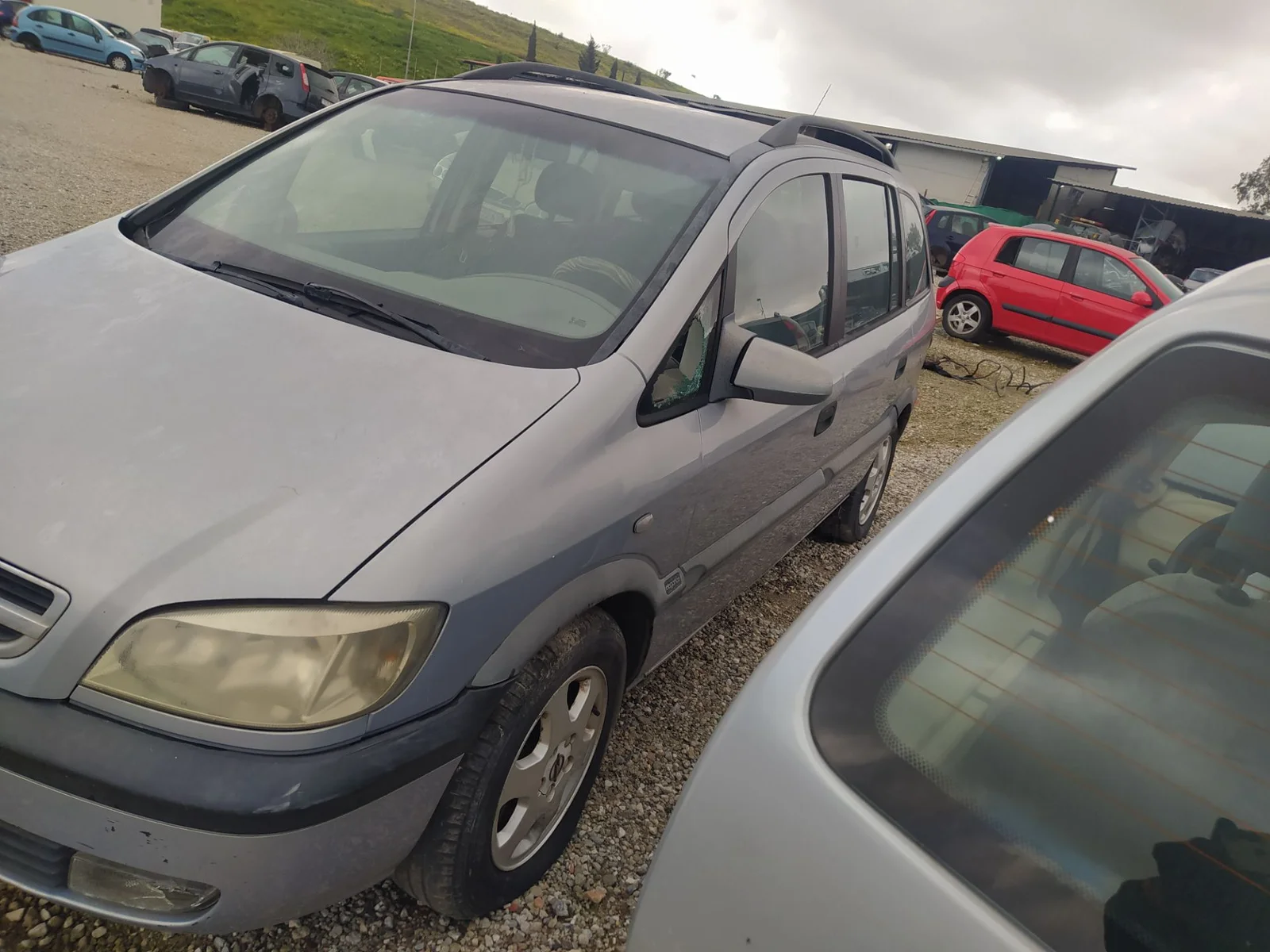 Foto de FARO ANTINIEBLA IZQUIERDO OPEL ZAFIRA A 2.0 DTI (101 CV / 74 KW)