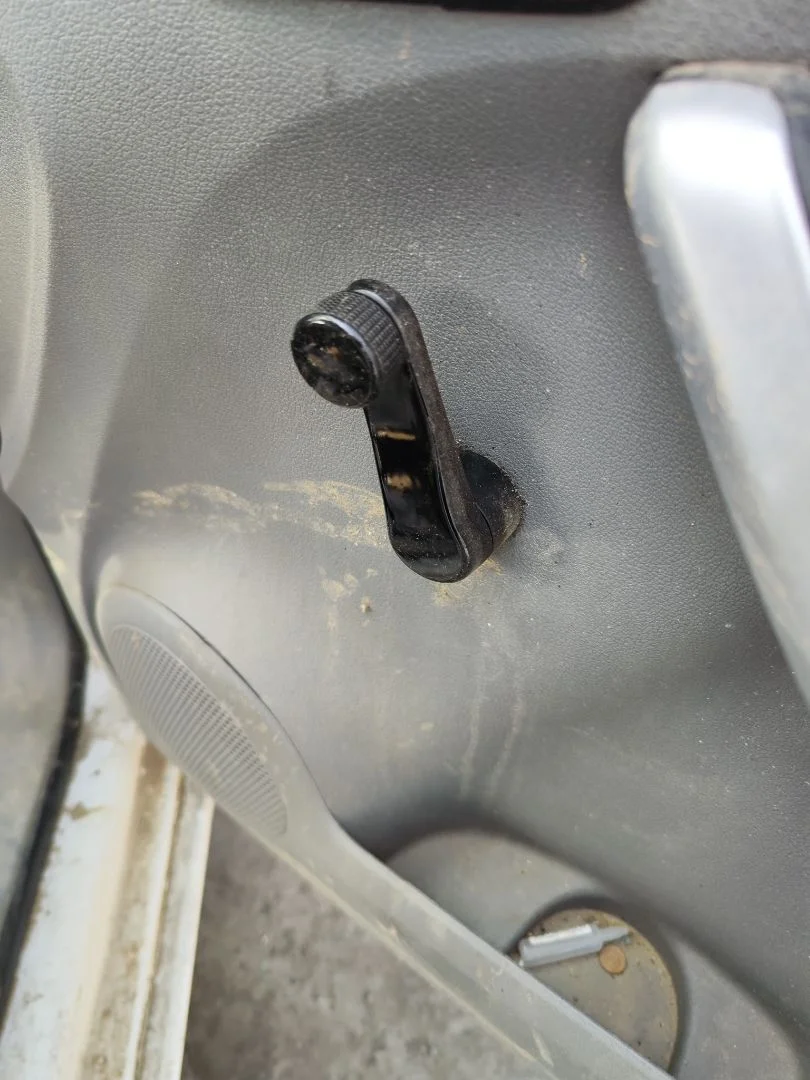 Foto de MANETA ELEVALUNAS DELANTERA DERECHA VOLKSWAGEN CADDY (2K)(02.2004) 1.9 TDI (BSU) (75 CV / 55 KW)