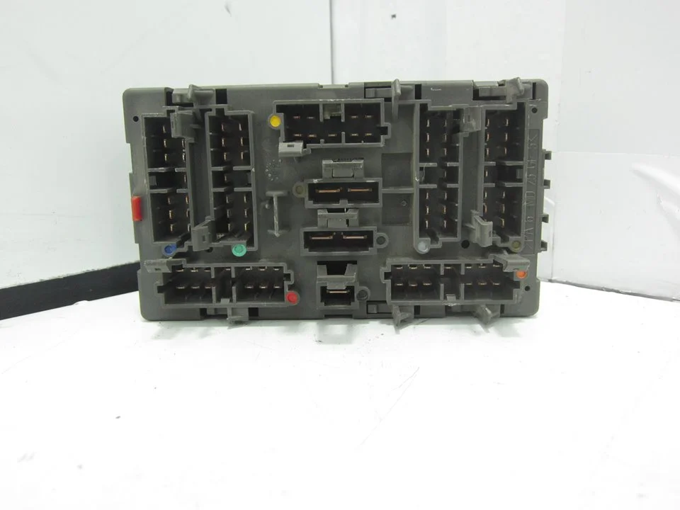 Foto de CAJA RELES / FUSIBLES CITROEN BERLINGO referencia 9568205480