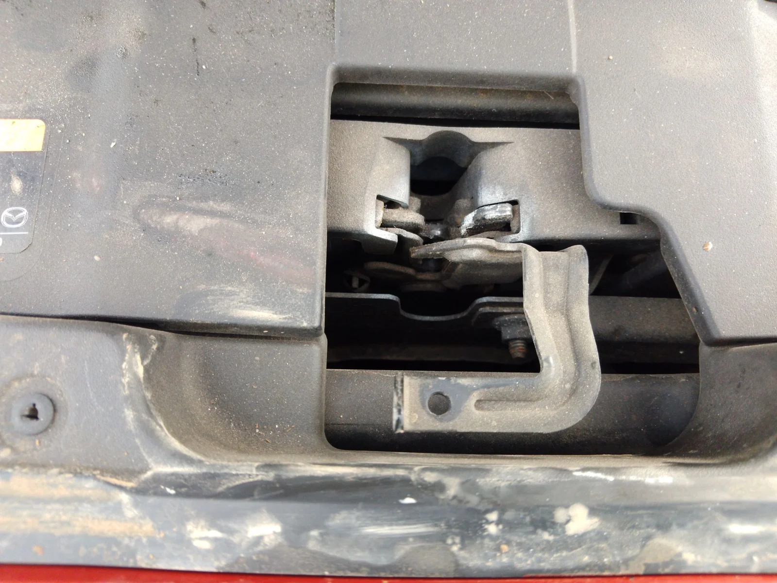 Foto de CERRADURA CAPO MAZDA 6 BERLINA (GJ) 2.2 Turbodiesel CAT (175 CV / 129 KW) referencia GJ8A56627