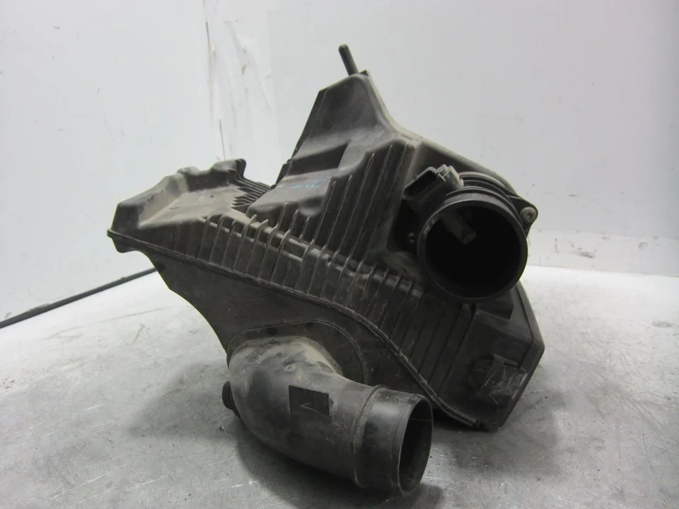 Foto de CAJA FILTRO AIRE RENAULT CLIO III 1.5 dCi Diesel (68 CV / 50 KW) referencia 8200398990