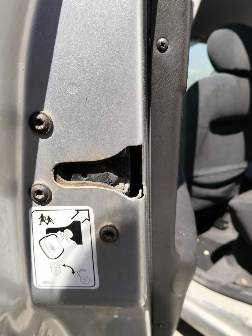 Foto de CERRADURA PUERTA TRASERA IZQUIERDA FORD FOCUS BERLINA (CAK) 1.6 16V CAT (101 CV / 74 KW) referencia 4057985