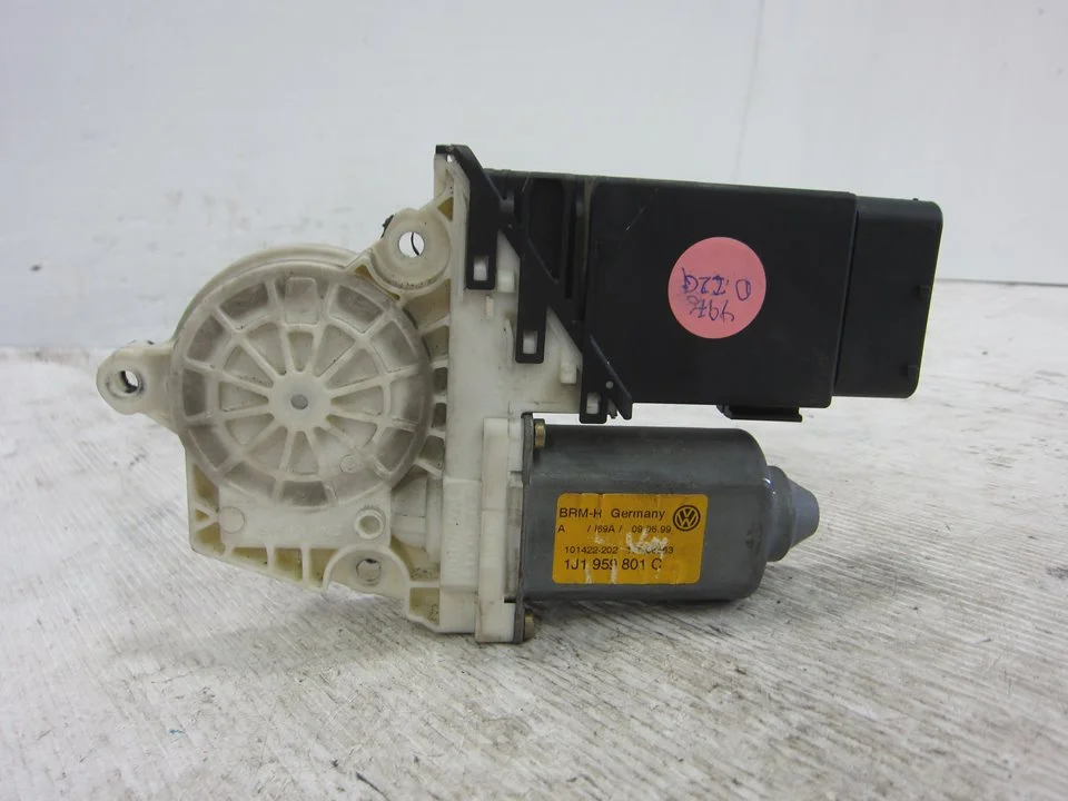 Foto de MOTOR ELEVALUNAS DELANTERO IZQUIERDO VOLKSWAGEN GOLF IV BERLINA (1J1)(10.1997) 1.6 (101 CV / 74 KW) referencia 1J1959801C