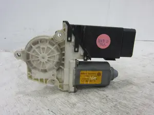 Foto de MOTOR ELEVALUNAS DELANTERO IZQUIERDO VOLKSWAGEN GOLF IV BERLINA (1J1)(10.1997) 1.6  (101 CV / 74 KW) referencia 1J1959801C