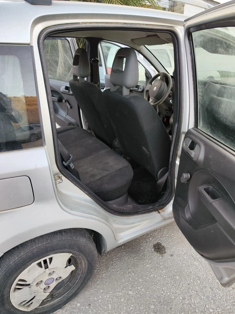 Foto de GOMAS CONTORNO PUERTA FIAT II PANDA (169) 1.2 CAT (60 CV / 44 KW)