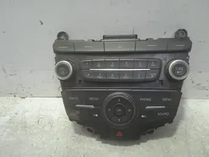 Foto de SISTEMA AUDIO / RADIO CD FORD FOCUS BERLINA (CEW) 1.0 EcoBoost CAT (125 CV / 92 KW) referencia F1ET18K811BD