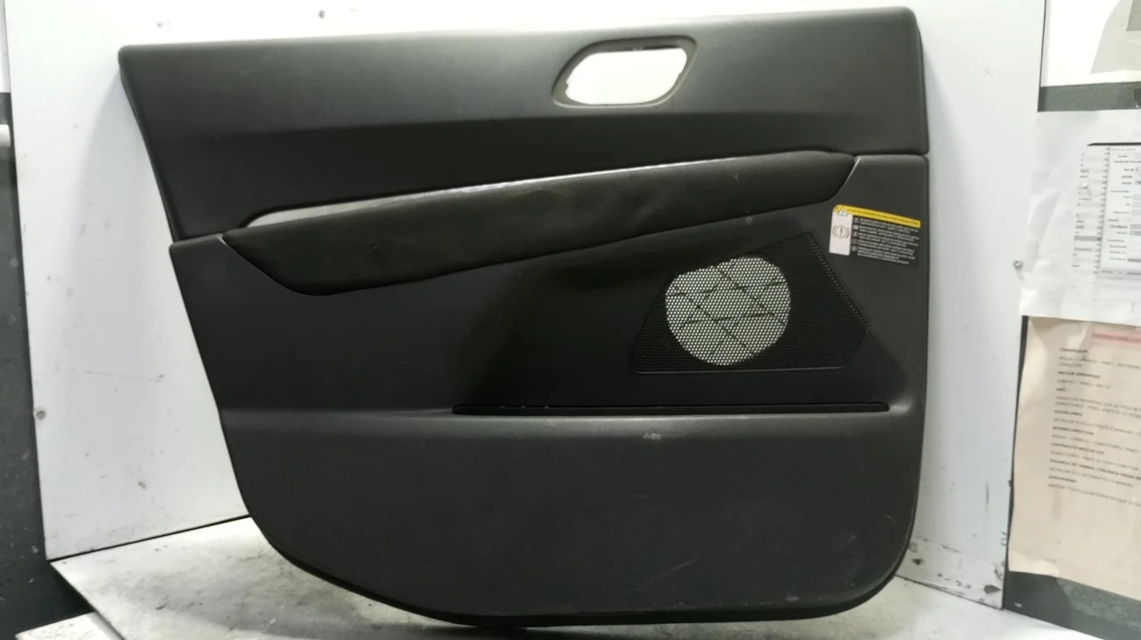 Foto de GUARNECIDO PUERTA DELANTERA IZQUIERDA PEUGEOT 5008 1.6 HDi FAP (112 CV / 82 KW) referencia 98004809ZE
