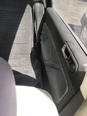 Foto de GUARNECIDO PUERTA TRASERA IZQUIERDA VOLKSWAGEN PASSAT BERLINA (3B3) 1.9 TDI (131 CV / 96 KW) referencia 3B5867211AGFKZ