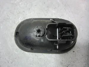 Foto de MANETA INTERIOR DELANTERA IZQUIERDA RENAULT CLIO III 1.2 (75 CV / 55 KW) referencia 310579 foto 2