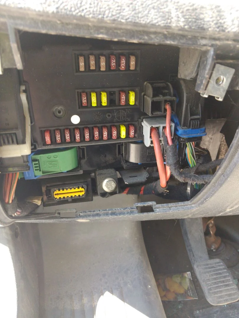 Foto de CAJA RELES / FUSIBLES FIAT DUCATO 3 MAXI FURGÓN TS 35 (295) 2.3 JTD CAT (148 CV / 109 KW) referencia 1388706080