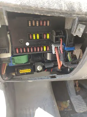 Foto de CAJA RELES / FUSIBLES FIAT DUCATO 3 MAXI FURGÓN TS 35 (295) 2.3 JTD CAT (148 CV / 109 KW) referencia 1388706080