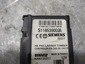 Foto de MODULO ELECTRONICO RENAULT SCENIC II 1.5 dCi Diesel (101 CV / 74 KW) referencia 8200125077 foto 4