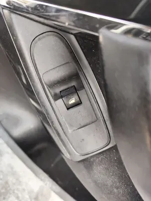 Foto de MANDO ELEVALUNAS DELANTERO DERECHO CITROEN GRAND C4 PICASSO 1.6 16V HDi FAP (109 CV / 80 KW)