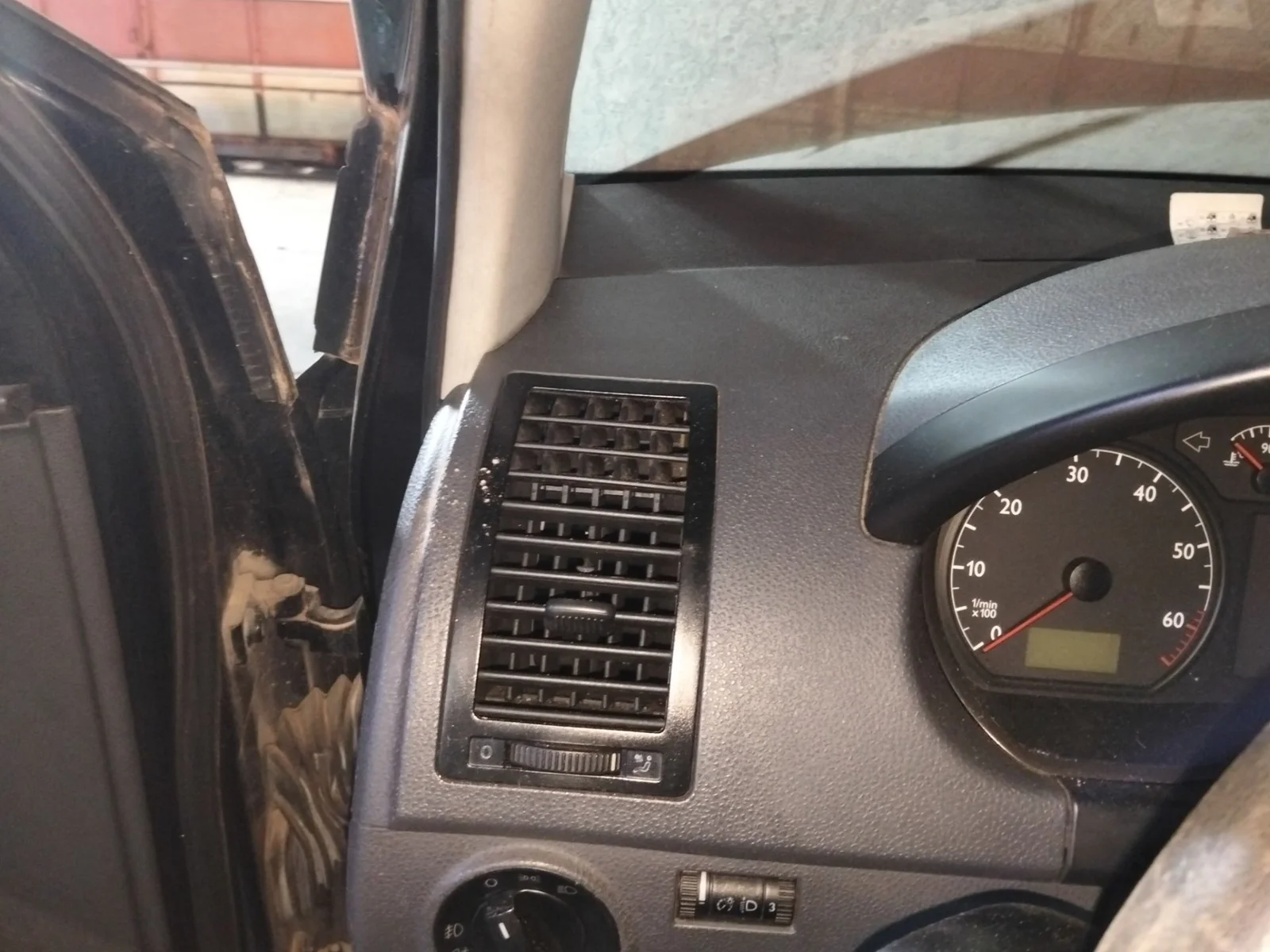 Foto de REJILLA AIREADORA VOLKSWAGEN POLO IV (9N1)