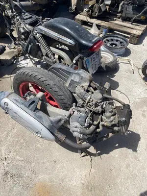 Foto de MOTOR COMPLETO APRILIA SCARABEO foto 1