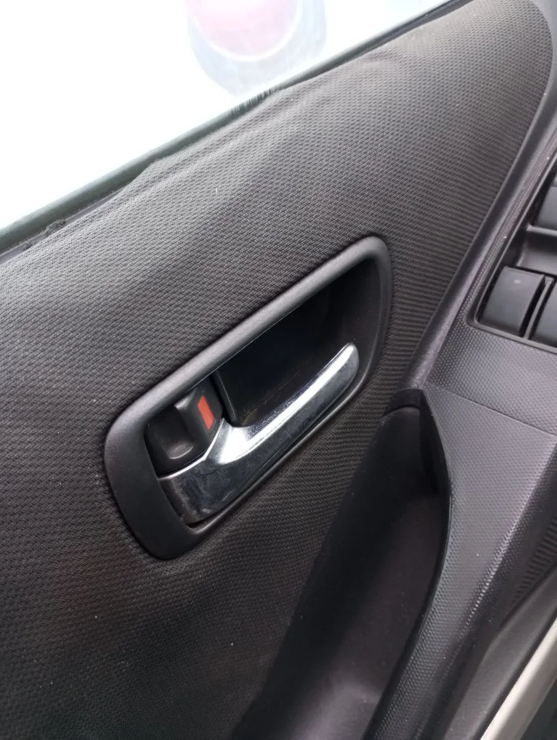 Foto de MANETA INTERIOR DELANTERA DERECHA TOYOTA COROLLA VERSO (R1) 2.2 Turbodiesel CAT (136 CV / 100 KW) referencia 692050F010B0