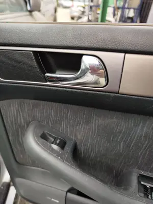 Foto de MANETA INTERIOR TRASERA DERECHA AUDI A6 BERLINA (4B2) 2.5 V6 24V TDI (150 CV / 110 KW)