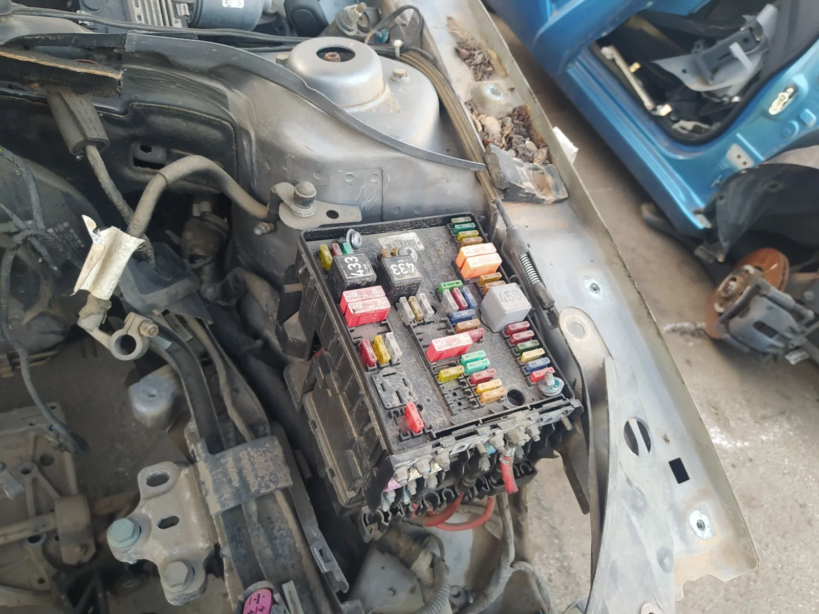 Foto de CAJA RELES / FUSIBLES AUDI A3 (8P1) 2.0 TDI (140 CV / 103 KW)