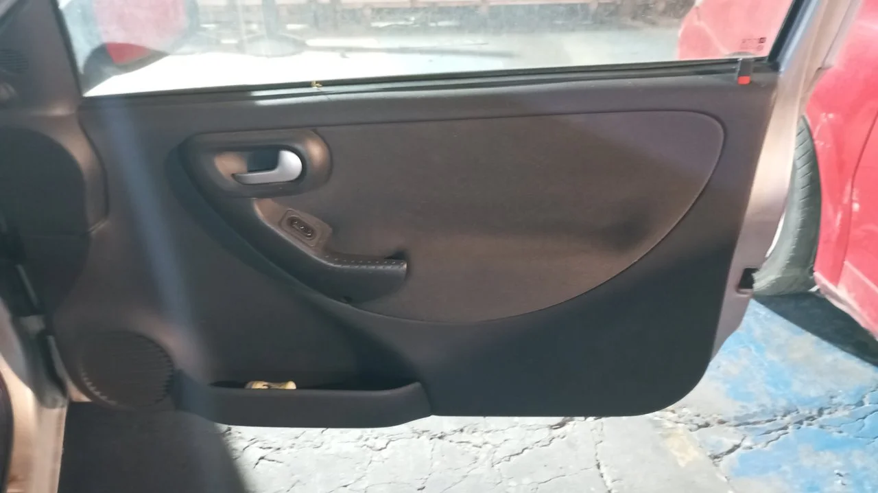 Foto de GUARNECIDO PUERTA DELANTERA DERECHA OPEL CORSA C 1.2 16V CAT (Z 12 XE / LW4) (75 CV / 55 KW) referencia 24450148