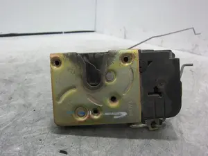 Foto de CERRADURA PUERTA DELANTERA DERECHA PEUGEOT 206 1.4 HDi (68 CV / 50 KW)