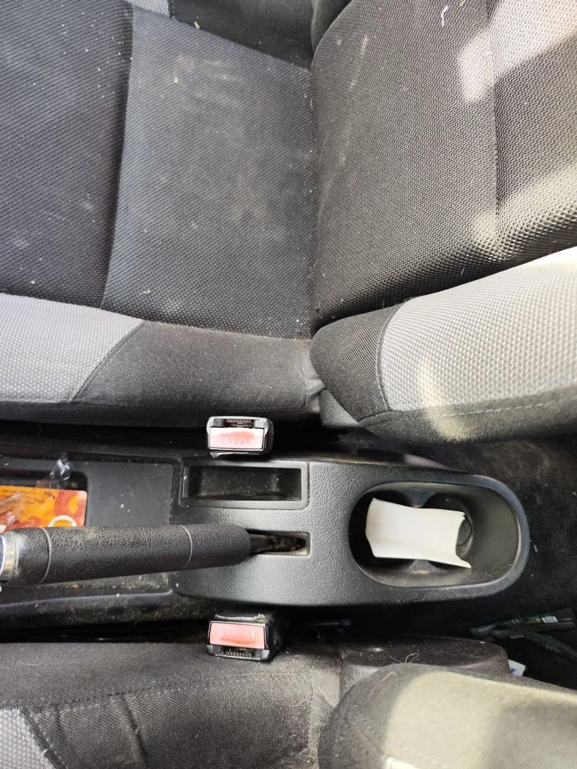 Foto de ENGANCHE CINTURON DELANTERO DERECHO PEUGEOT 207 1.4 HDi (68 CV / 50 KW)