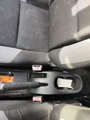 Foto de ENGANCHE CINTURON DELANTERO DERECHO PEUGEOT 207 1.4 HDi (68 CV / 50 KW)
